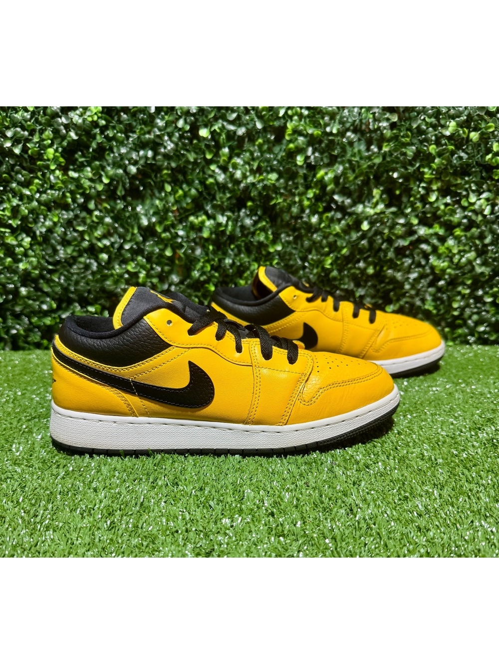 Air Jordan 1 Low GS Yellow Black White Size 7Y / Women’s 8.5
